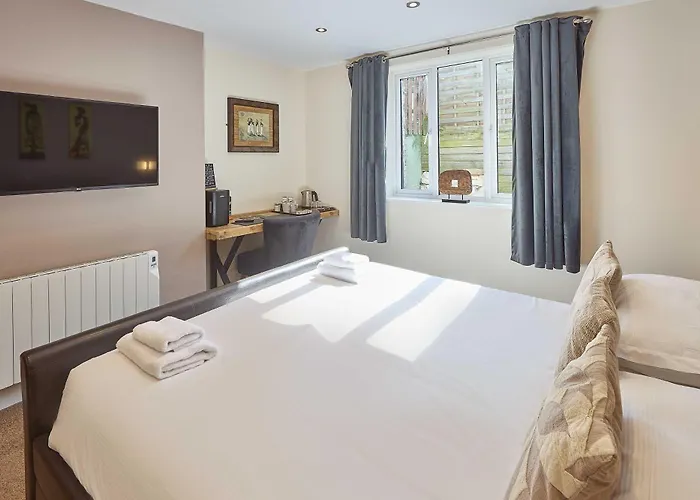 Πανσιόν Aaron 3*